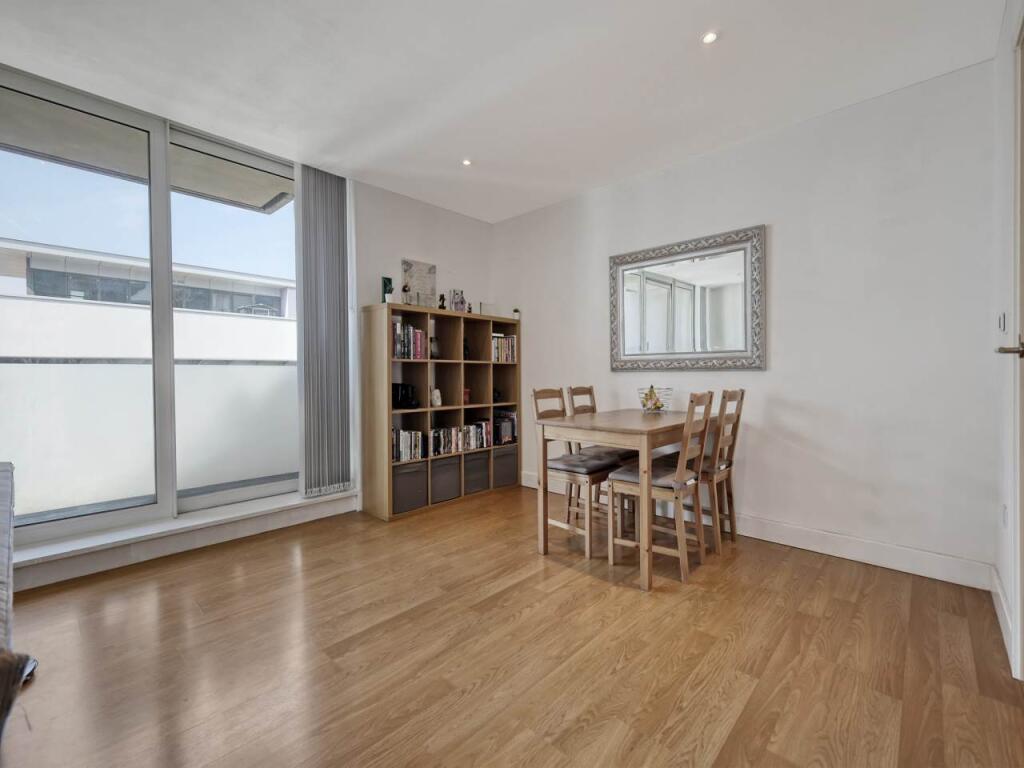 Latitude Court, 3 Albert Basin Way, London photo 4