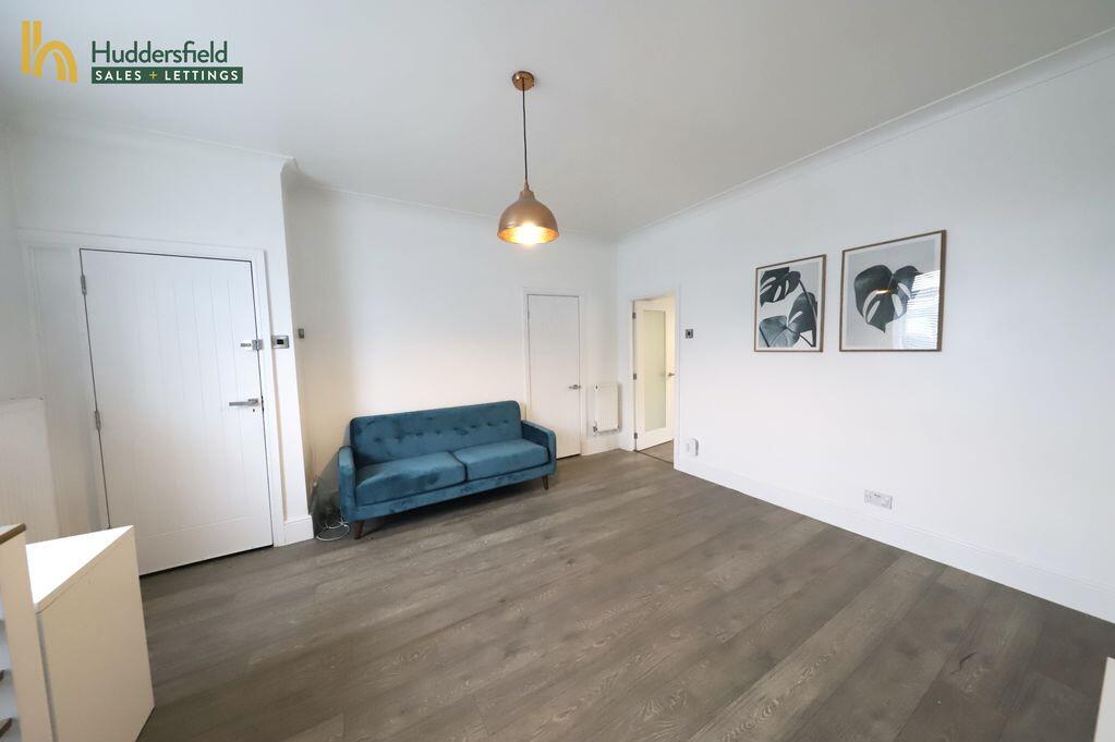 House in Huddersfield - View 3