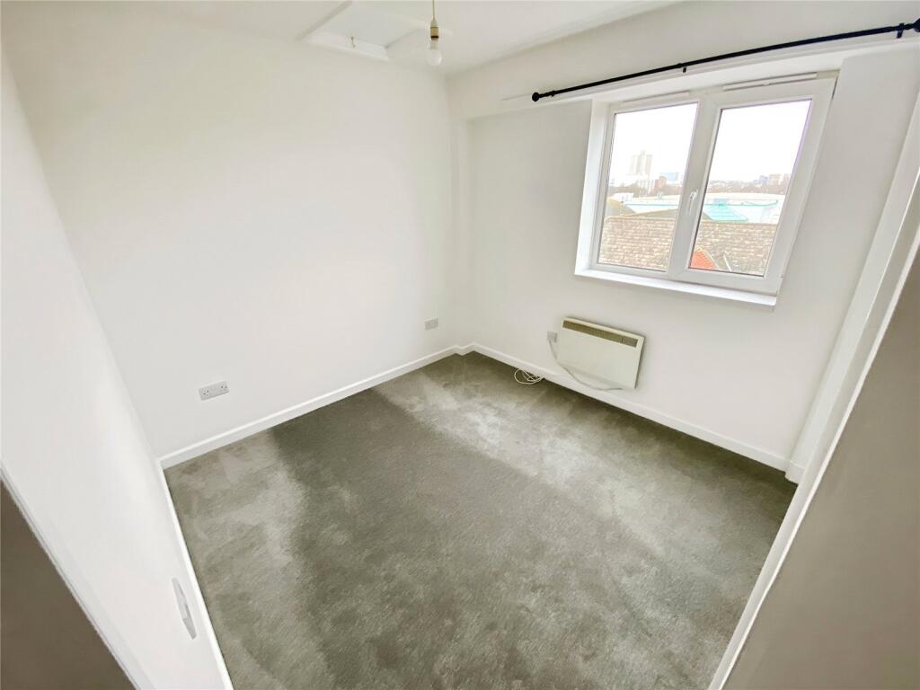 Apartment in Portsmouth - View 4