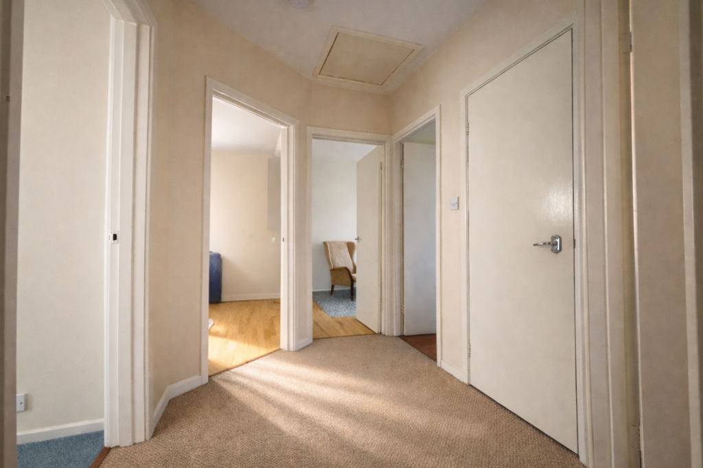 Riverdale Close, SN1 photo 3
