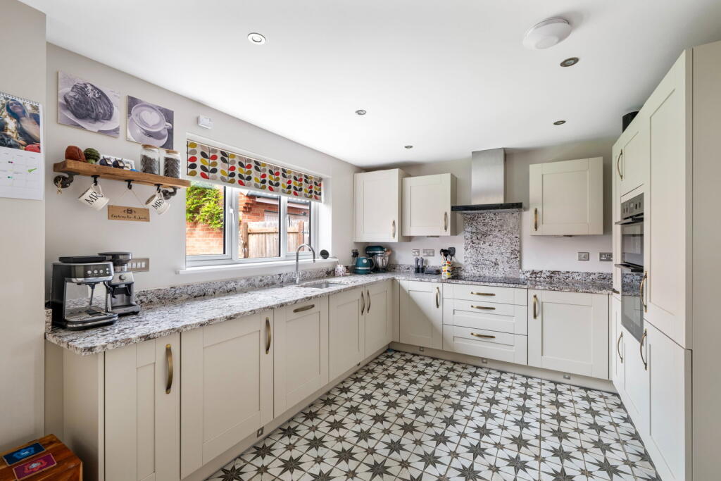 House in Lincoln - View 5