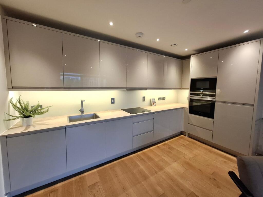 Apartment in London - View 5