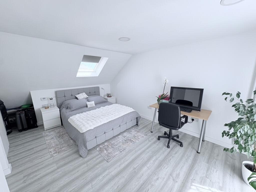 Wansford Road, Woodford Green, IG8 photo 3