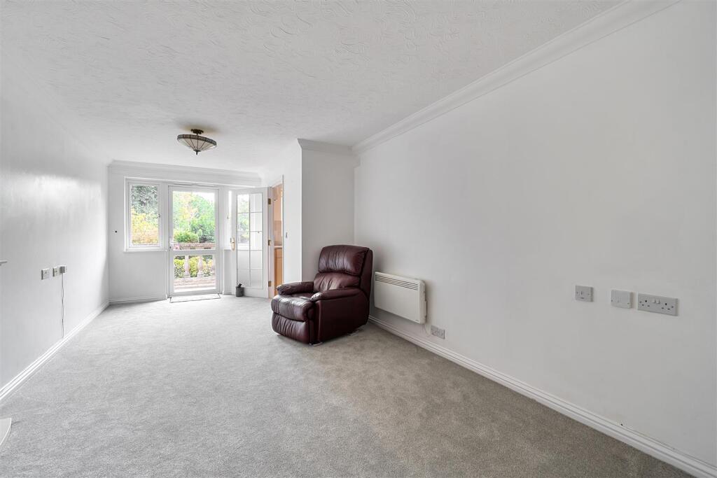Apartment in Tunbridge Wells, Kent - View 5