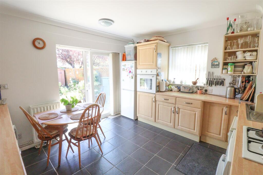 House in Rushmoor, South Farnborough, Farnborough - More