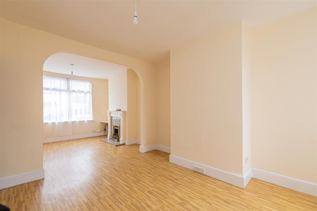 House in Kettering, Avondale - View 4