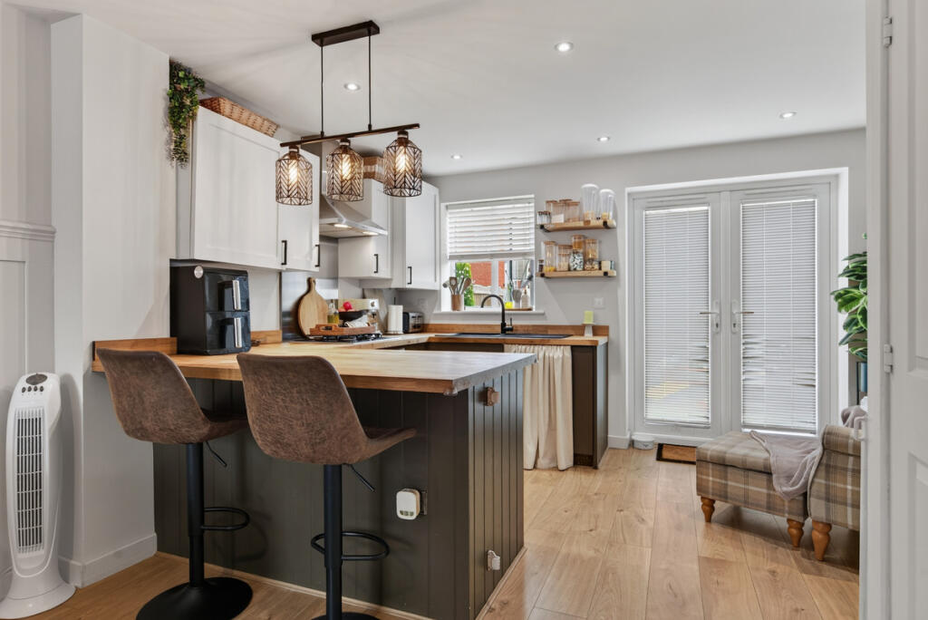 House in Barton Seagrave, North Northamptonshire - More