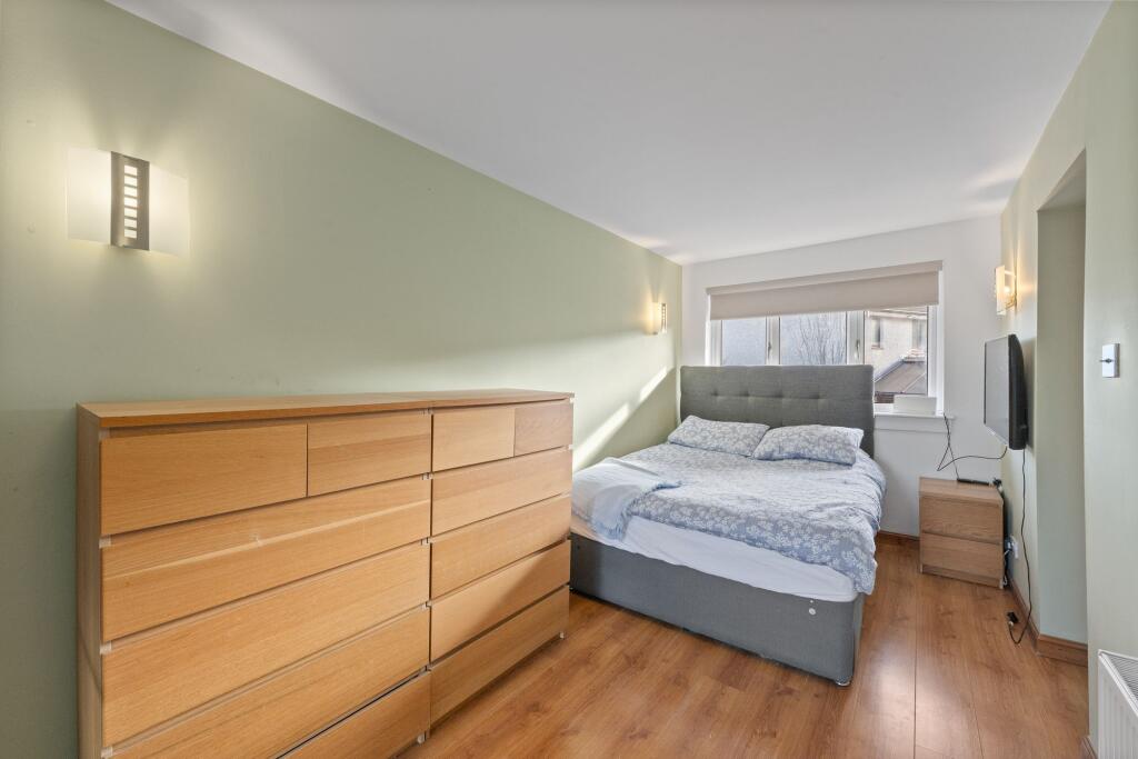 House in Mid Calder, Craigshill - View 4