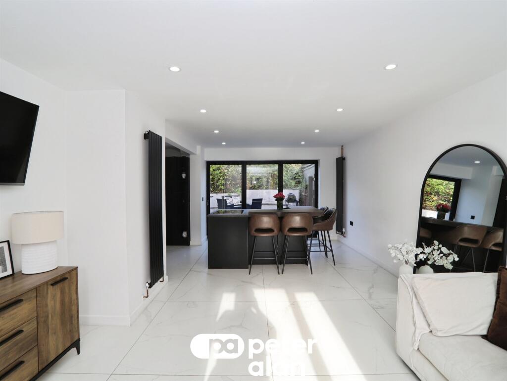 House in Newport - View 3