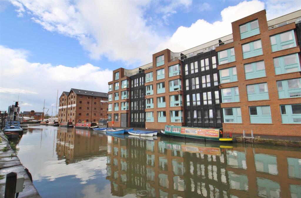 Apartment in Gloucester - View 2