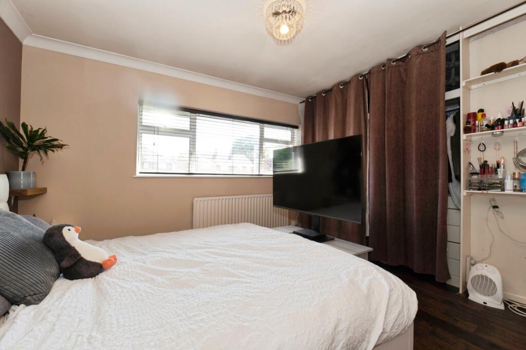 Bransby Road, Chessington, KT9 - View 5