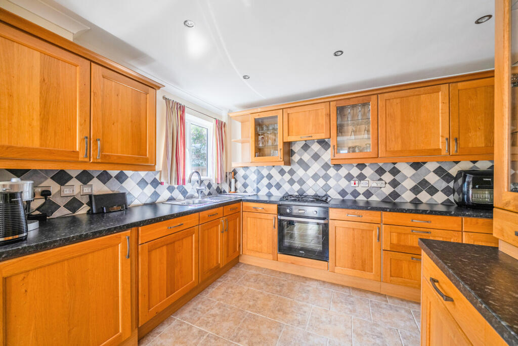 House in Guildford - View 4