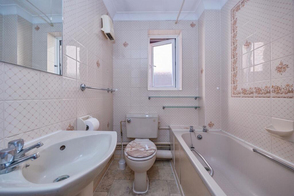 Apartment in Portsmouth, Southsea - View 5