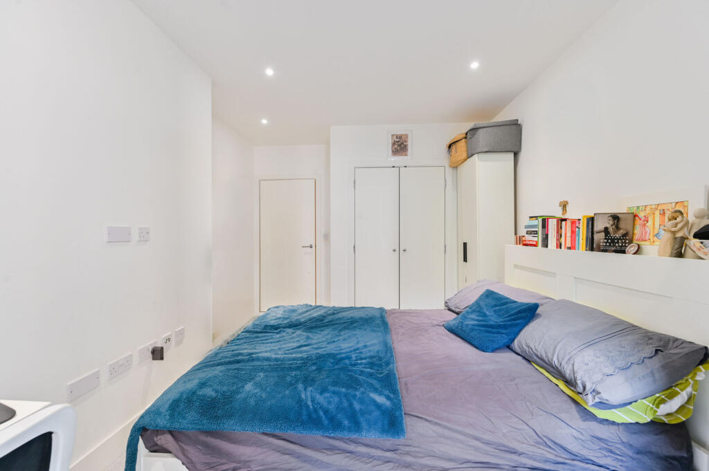Apartment in London - More