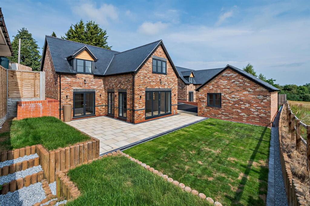 Main image of property: 2, Wells Cottage, Wootton Wawen, B95