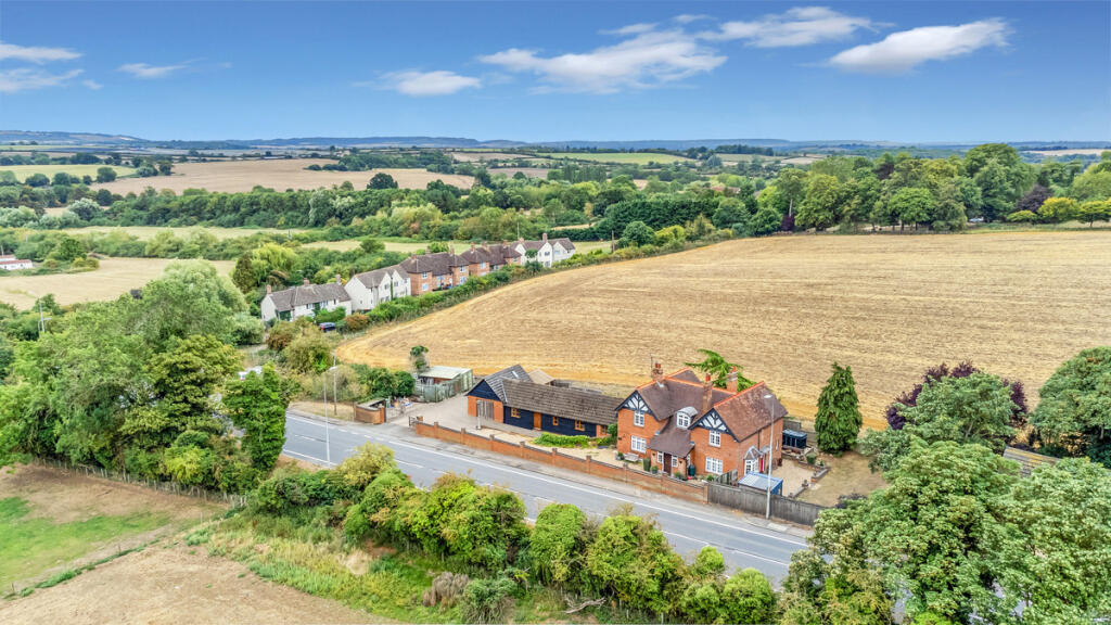4-bed detached on Watling Street, Leighton Buzzard, LU7, £800,000