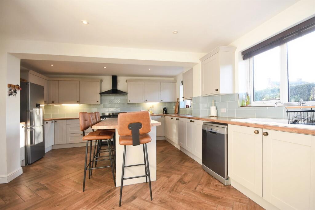 Spring Way, Sible Hedingham, Halstead photo 3
