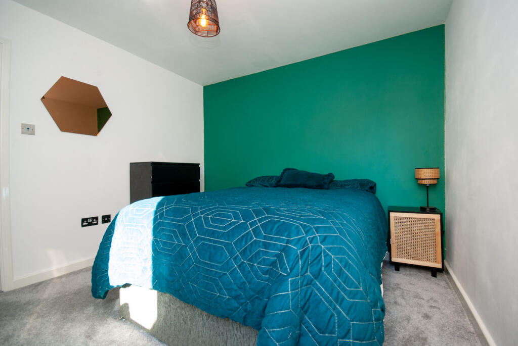 Apartment in Southend-on-Sea - View 4