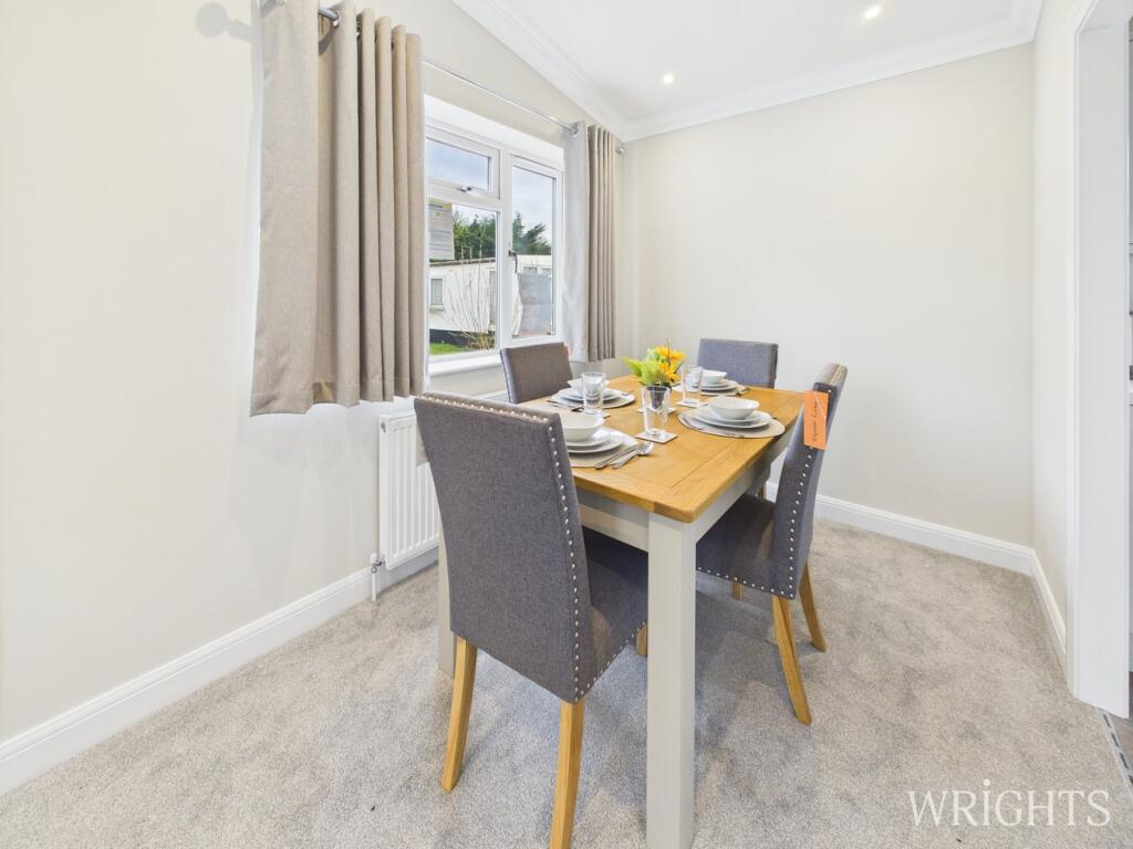 Marshmoor Crescent, North Mymms, Hatfield, AL9 photo 3