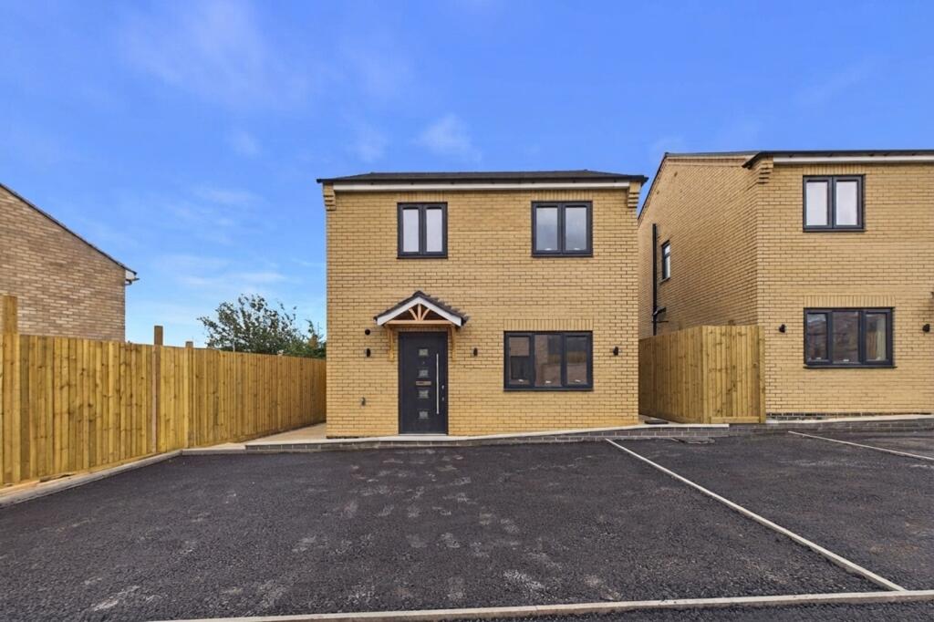 3-bed detached on St. Peters Road, Oundle, Northamptonshire, PE8, £325,000