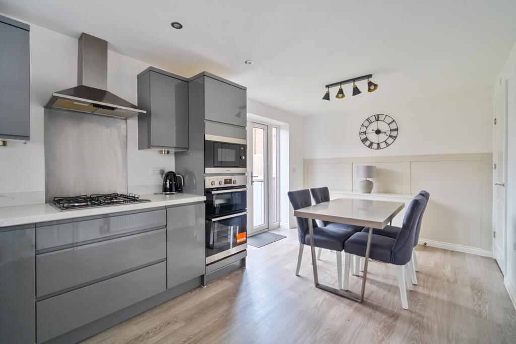 3 bed detached - Tawcroft Way, Barnstaple, Devon, EX31 image 2