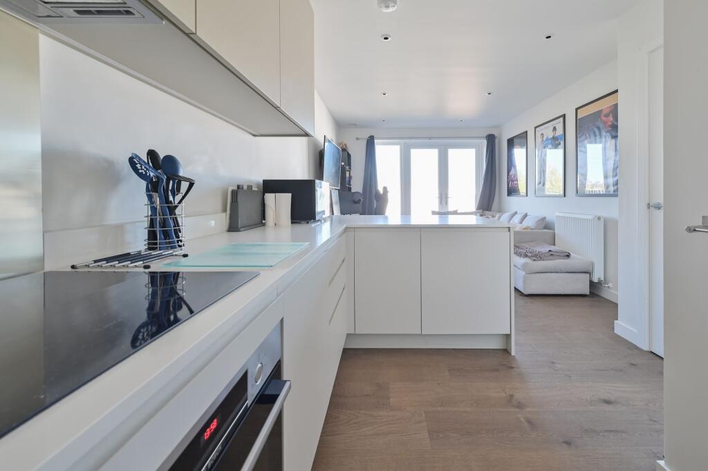 Apartment in Watford - More