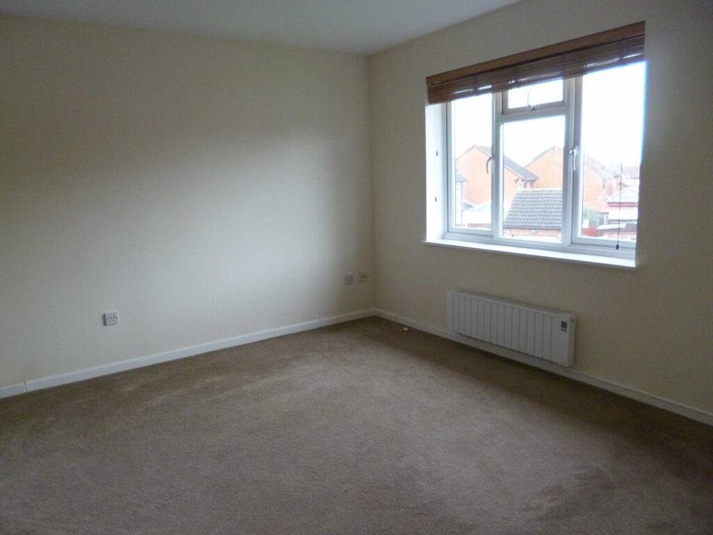 Apartment in Worcester - View 3