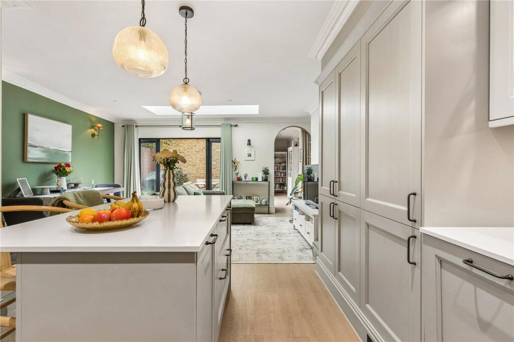 Apartment in London - More