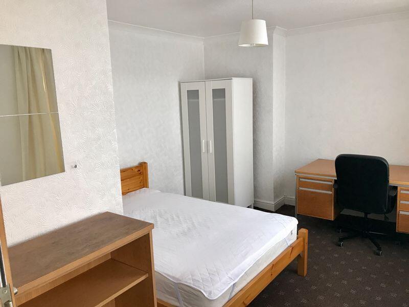 6 bedroom terraced house for rent