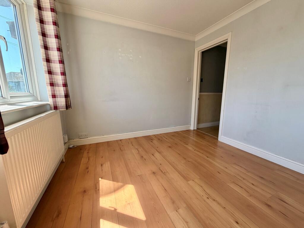 House in Ryde, Weeks - View 5