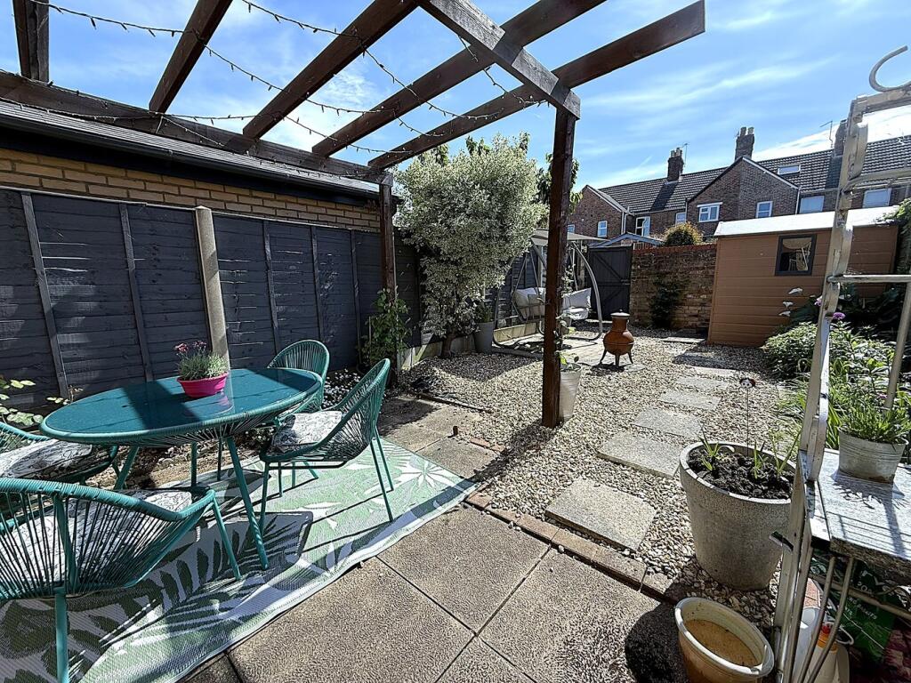 12 Kingston Road, Heckford Park, Poole, BH15 photo 2