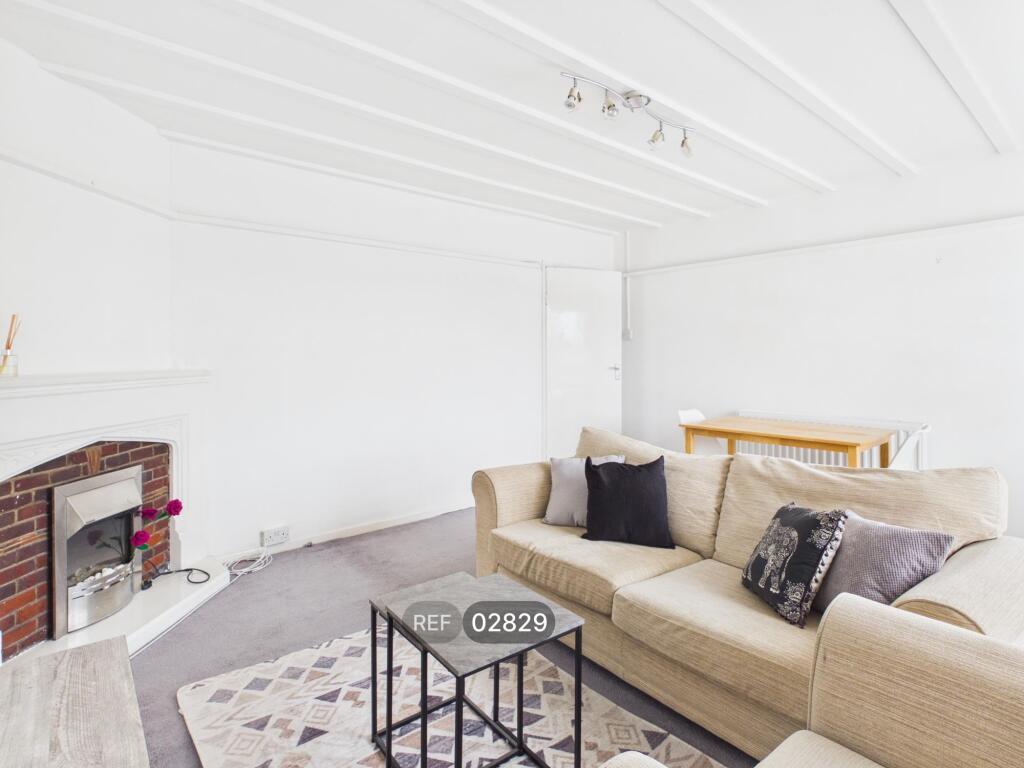 Apartment in Ipswich, Rushmere - View 4