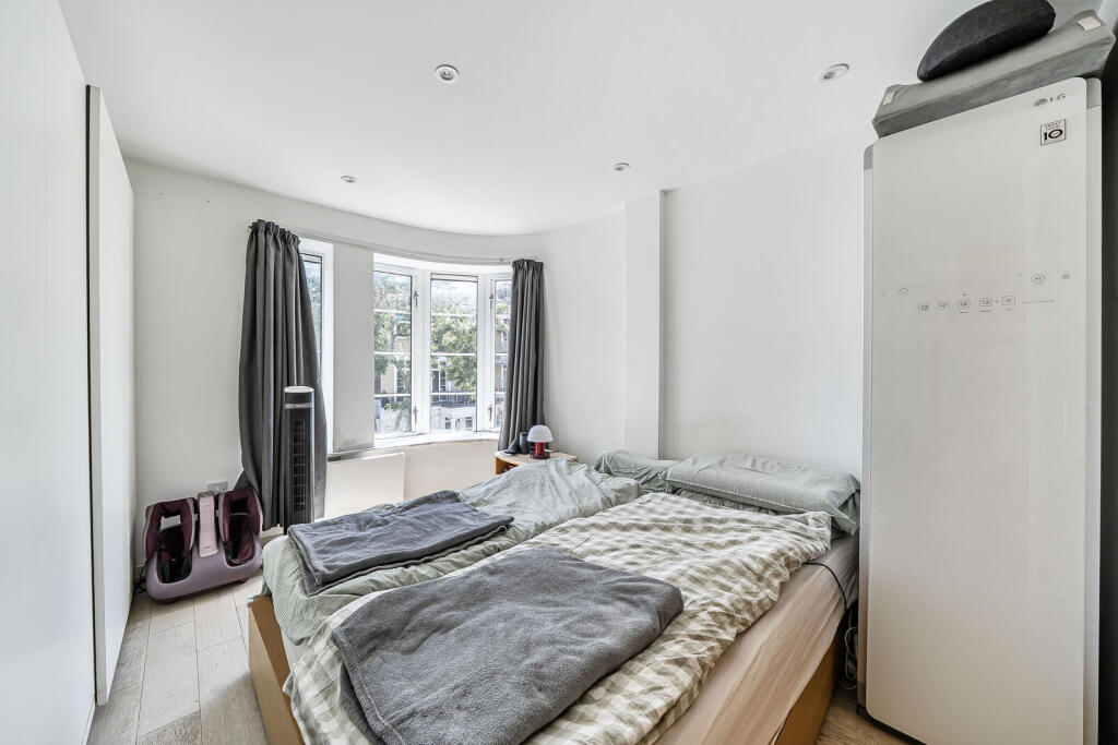 Apartment in London - More