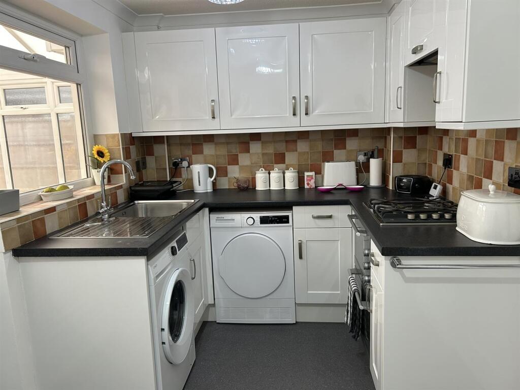 Tackford Close, Castle Bromwich. B36 9TA photo 2