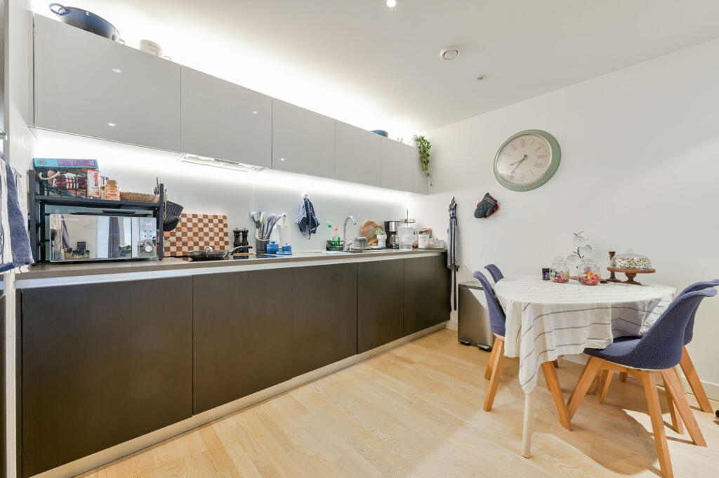Apartment in Twickenham - More