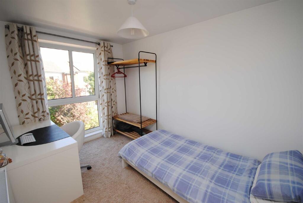 Apartment in St Albans - More