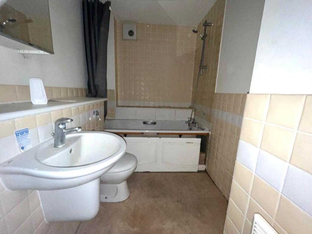 Apartment in Reading - View 5