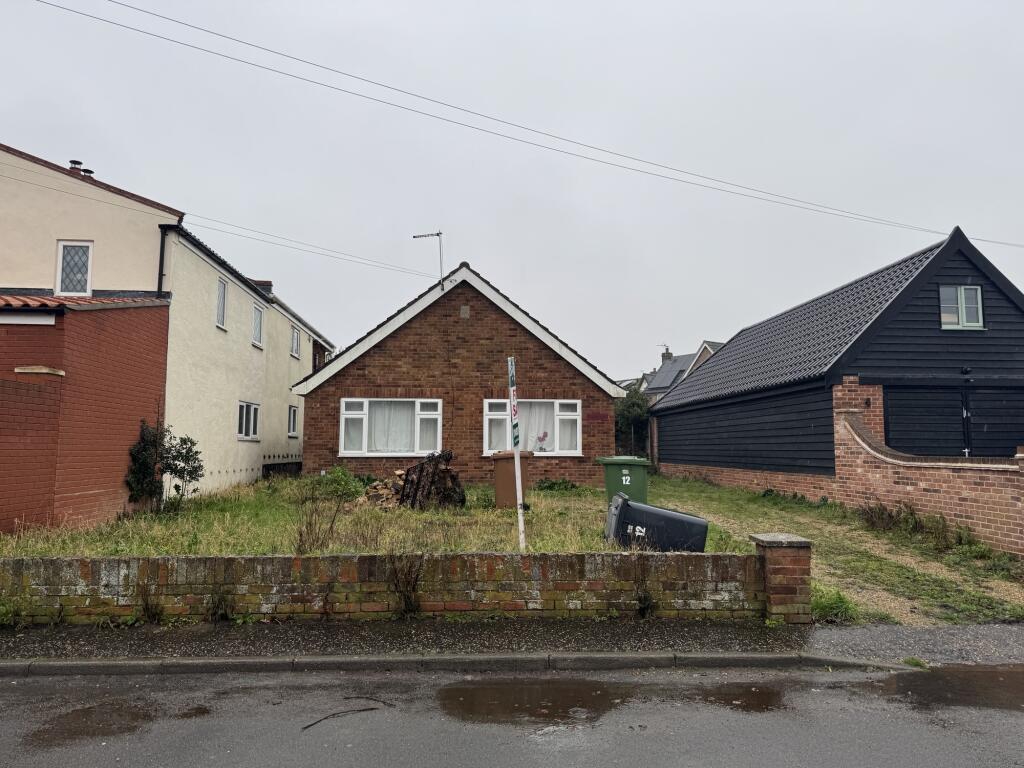 2-bed detached on 12 Filby Lane, Ormesby, Great Yarmouth, Norfolk NR29 3JR, £150,000