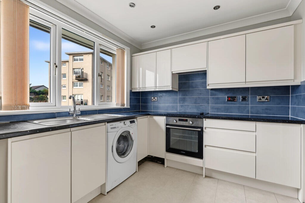 Apartment in Glasgow, West Dunbartonshire - View 2