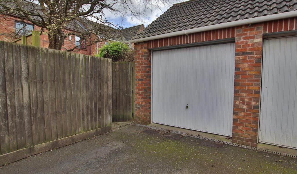 Graylag Crescent, Walton Cardiff, Tewkesbury - More