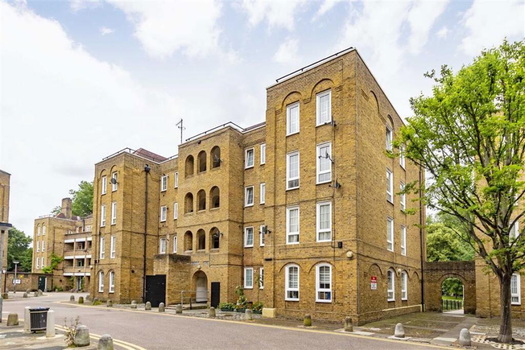 Main image of property: Green Bank, Wapping
