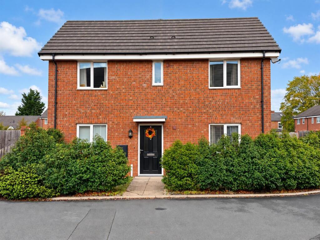 2-bed semi-detached on Pollard Close, Newark, £85,000