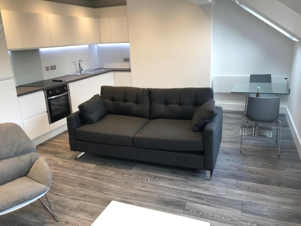 Apartment in Leeds, Headingley Hill, Headingley - View 2