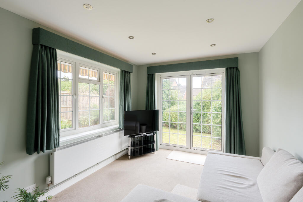 Crescent Road, Downend photo 2