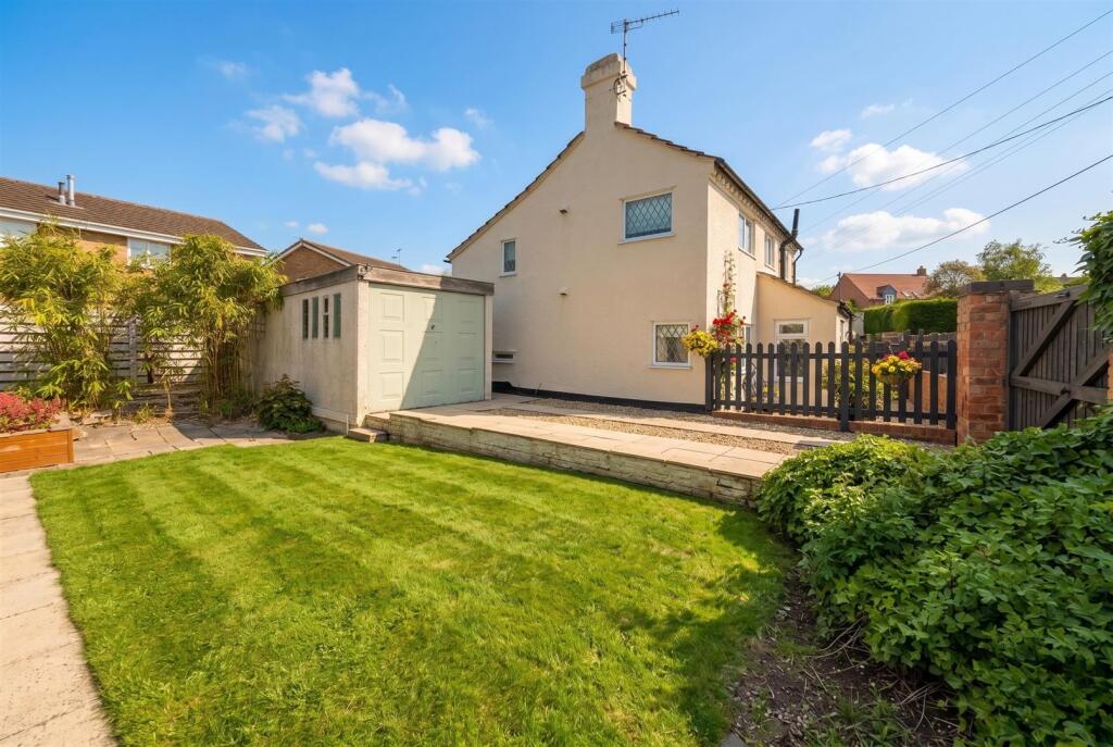 House in Melton, Bottesford - More