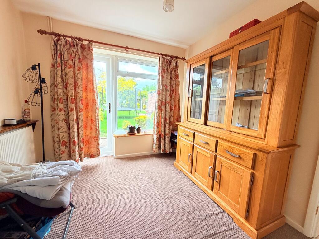 Peake Avenue, Nuneaton, CV11 photo 4