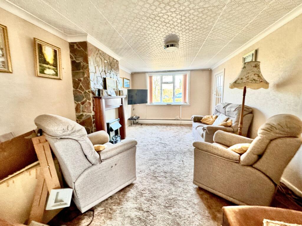 Hampton Lane, Blackfield, SO45 photo 2