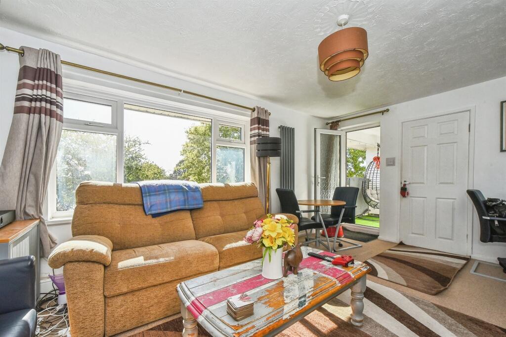 Apartment in Swindon, South Swindon - View 5