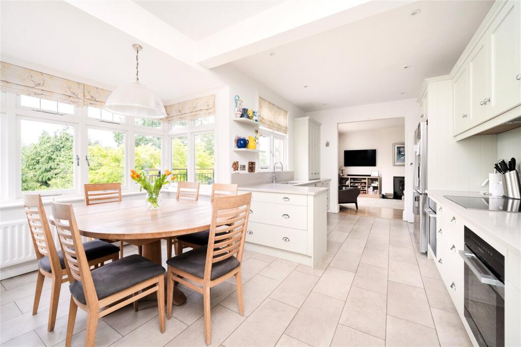 House in London, Cottenham Park, Raynes Park - More
