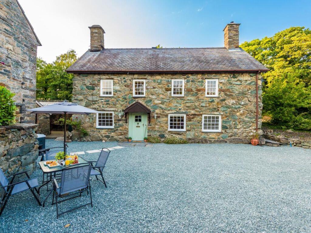 Main image of property: Llwyn Cottage, Bala Road, Dolgellau